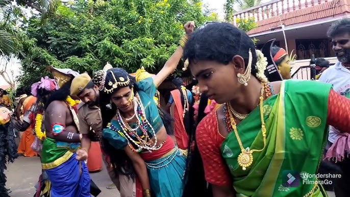 Why do people engage in kulasekarapattinam dasara crossdressing?